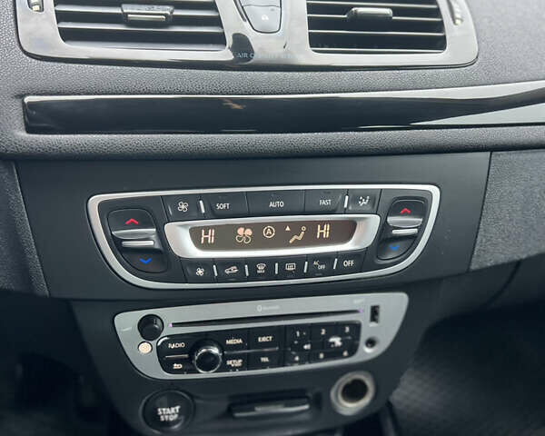 Красный Рено Меган, объемом двигателя 1.46 л и пробегом 220 тыс. км за 6350 $, фото 32 на Automoto.ua