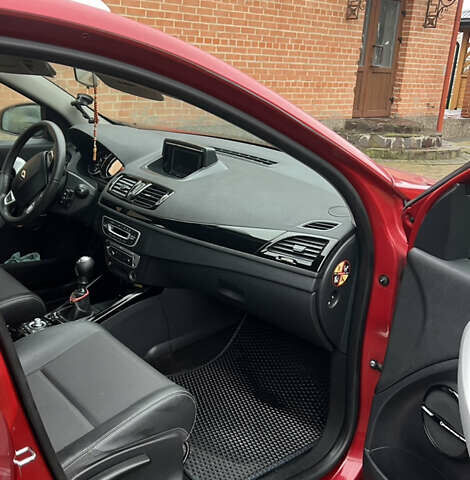 Красный Рено Меган, объемом двигателя 1.46 л и пробегом 220 тыс. км за 6350 $, фото 11 на Automoto.ua