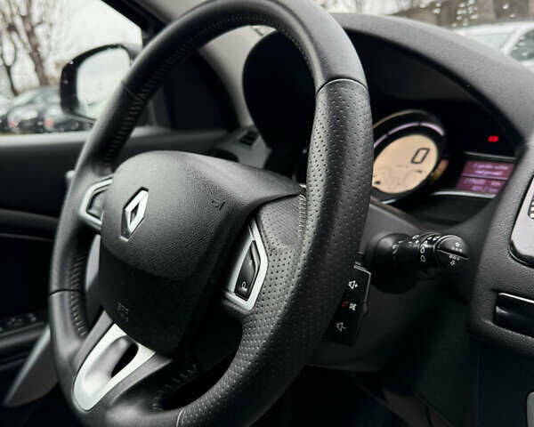 Красный Рено Меган, объемом двигателя 1.5 л и пробегом 219 тыс. км за 8900 $, фото 11 на Automoto.ua