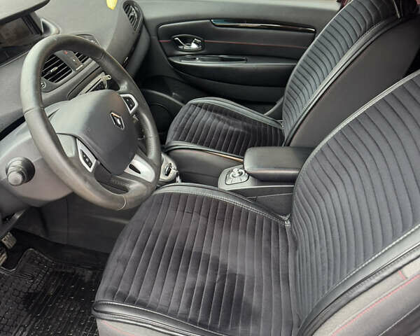 Красный Рено Меган, объемом двигателя 1.46 л и пробегом 281 тыс. км за 8000 $, фото 9 на Automoto.ua