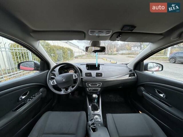 Красный Рено Меган, объемом двигателя 1.46 л и пробегом 224 тыс. км за 7000 $, фото 3 на Automoto.ua