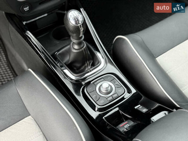 Червоний Рено Меган, об'ємом двигуна 1.5 л та пробігом 197 тис. км за 9200 $, фото 32 на Automoto.ua