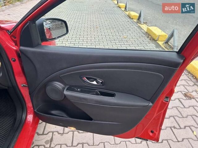 Красный Рено Меган, объемом двигателя 1.46 л и пробегом 224 тыс. км за 7000 $, фото 9 на Automoto.ua