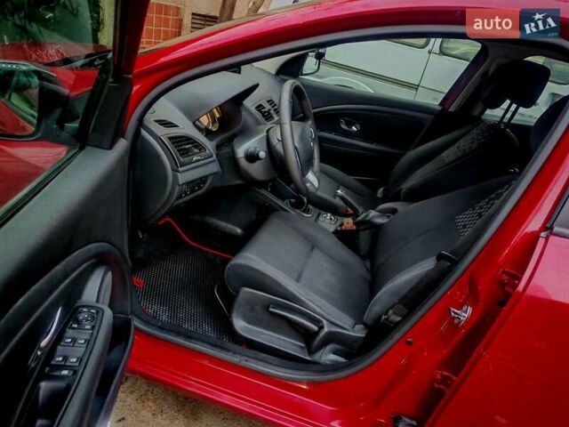 Красный Рено Меган, объемом двигателя 1.5 л и пробегом 244 тыс. км за 7199 $, фото 20 на Automoto.ua