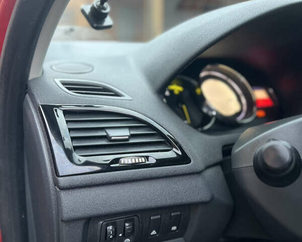 Красный Рено Меган, объемом двигателя 1.46 л и пробегом 220 тыс. км за 6350 $, фото 38 на Automoto.ua