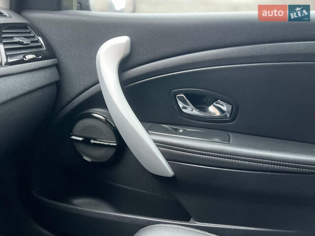 Красный Рено Меган, объемом двигателя 1.46 л и пробегом 220 тыс. км за 6350 $, фото 29 на Automoto.ua