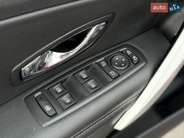 Червоний Рено Меган, об'ємом двигуна 1.5 л та пробігом 197 тис. км за 9200 $, фото 24 на Automoto.ua