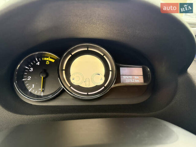 Красный Рено Меган, объемом двигателя 1.46 л и пробегом 181 тыс. км за 6800 $, фото 12 на Automoto.ua