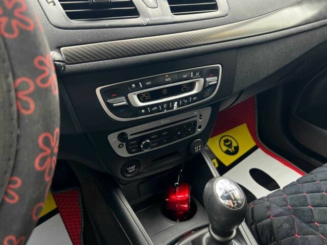 Красный Рено Меган, объемом двигателя 1.5 л и пробегом 212 тыс. км за 8200 $, фото 19 на Automoto.ua