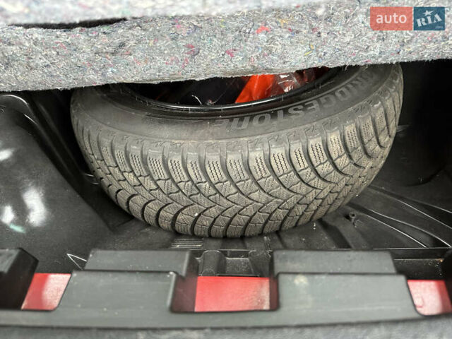 Красный Рено Меган, объемом двигателя 1.46 л и пробегом 225 тыс. км за 7900 $, фото 27 на Automoto.ua