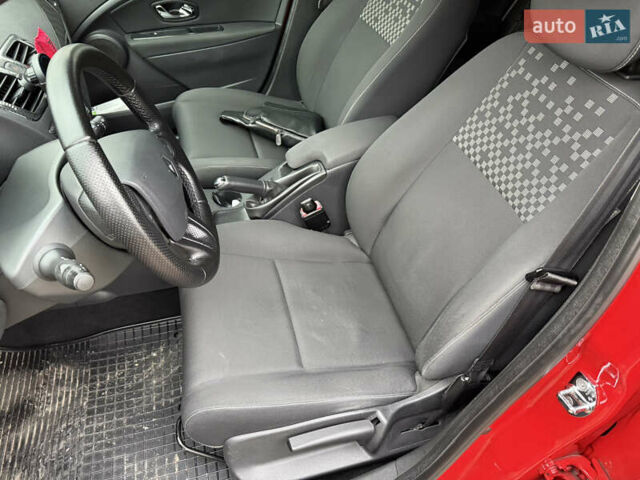 Червоний Рено Меган, об'ємом двигуна 1.46 л та пробігом 183 тис. км за 8900 $, фото 10 на Automoto.ua