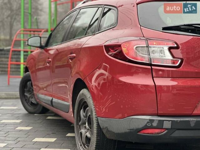 Красный Рено Меган, объемом двигателя 1.5 л и пробегом 230 тыс. км за 6900 $, фото 11 на Automoto.ua