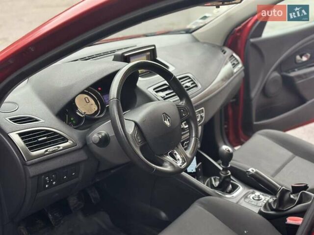 Красный Рено Меган, объемом двигателя 1.5 л и пробегом 230 тыс. км за 6900 $, фото 10 на Automoto.ua