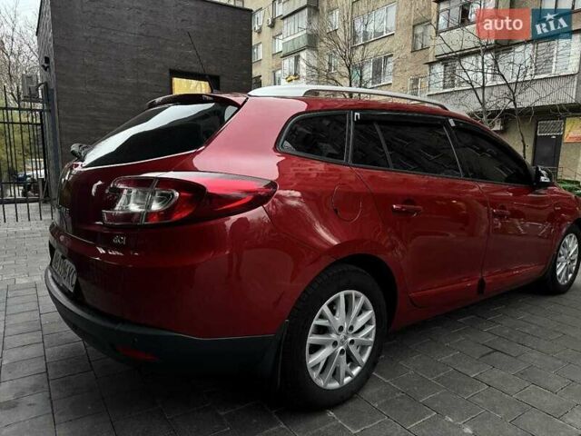 Красный Рено Меган, объемом двигателя 1.5 л и пробегом 257 тыс. км за 8500 $, фото 6 на Automoto.ua