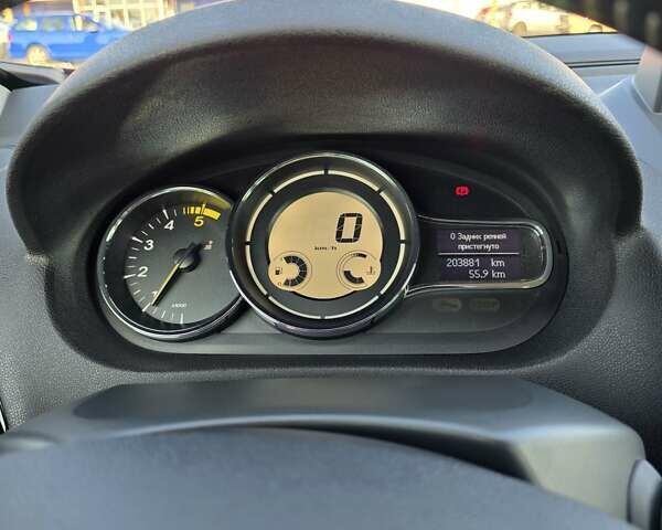 Красный Рено Меган, объемом двигателя 1.46 л и пробегом 204 тыс. км за 10000 $, фото 24 на Automoto.ua