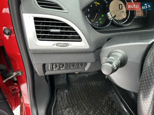 Красный Рено Меган, объемом двигателя 1.46 л и пробегом 225 тыс. км за 7900 $, фото 12 на Automoto.ua