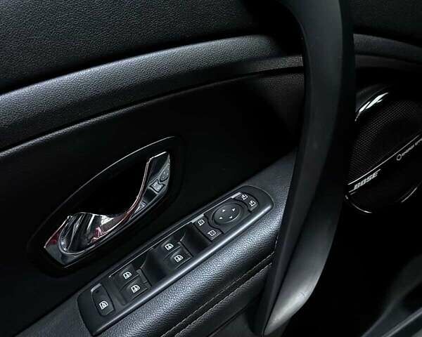 Красный Рено Меган, объемом двигателя 1.5 л и пробегом 257 тыс. км за 8500 $, фото 11 на Automoto.ua