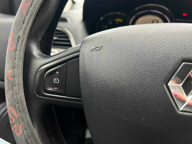 Красный Рено Меган, объемом двигателя 1.5 л и пробегом 212 тыс. км за 8200 $, фото 13 на Automoto.ua