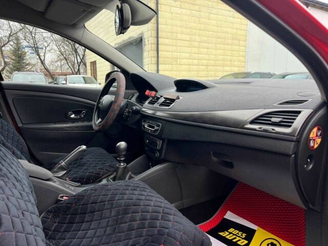 Красный Рено Меган, объемом двигателя 1.5 л и пробегом 212 тыс. км за 8200 $, фото 21 на Automoto.ua