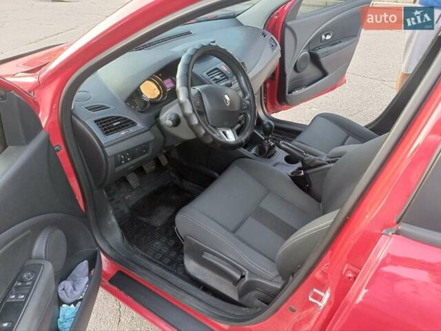 Красный Рено Меган, объемом двигателя 1.5 л и пробегом 267 тыс. км за 7300 $, фото 2 на Automoto.ua