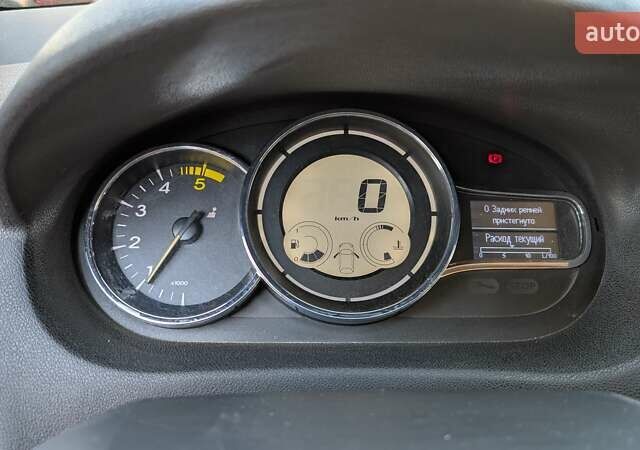 Красный Рено Меган, объемом двигателя 1.46 л и пробегом 187 тыс. км за 9500 $, фото 8 на Automoto.ua
