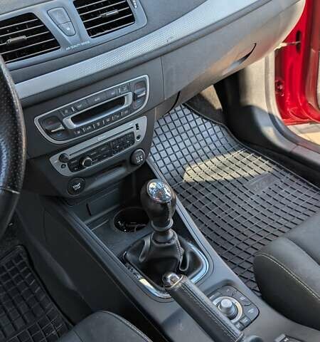 Красный Рено Меган, объемом двигателя 1.46 л и пробегом 187 тыс. км за 9500 $, фото 13 на Automoto.ua