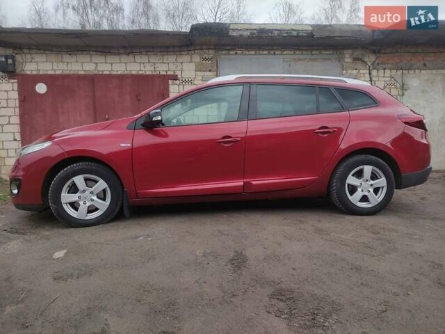 Красный Рено Меган, объемом двигателя 1.46 л и пробегом 240 тыс. км за 8100 $, фото 9 на Automoto.ua