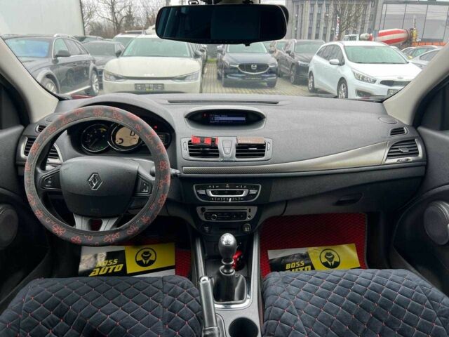 Красный Рено Меган, объемом двигателя 1.5 л и пробегом 212 тыс. км за 8200 $, фото 10 на Automoto.ua