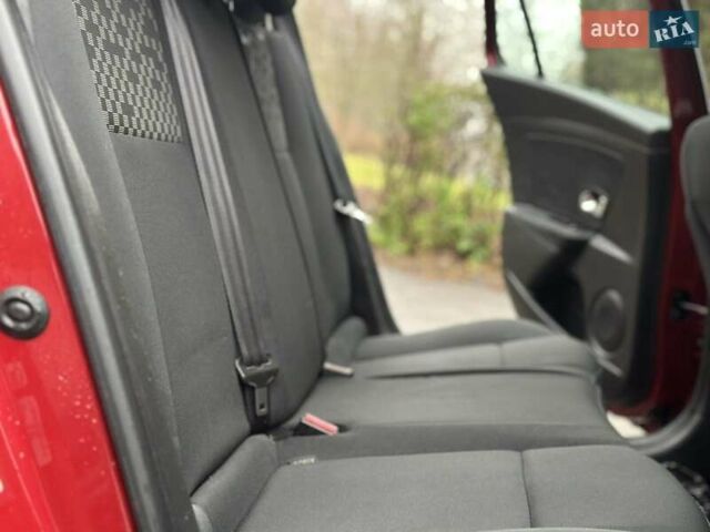 Красный Рено Меган, объемом двигателя 1.5 л и пробегом 230 тыс. км за 6900 $, фото 13 на Automoto.ua