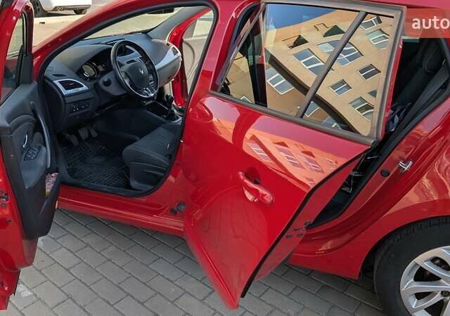 Красный Рено Меган, объемом двигателя 1.46 л и пробегом 187 тыс. км за 9500 $, фото 14 на Automoto.ua