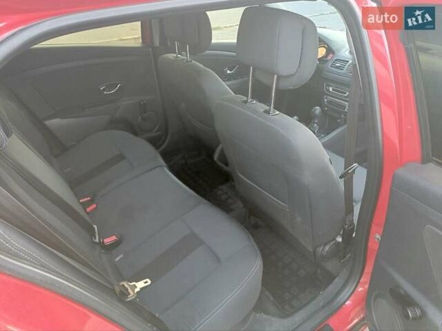 Красный Рено Меган, объемом двигателя 1.5 л и пробегом 267 тыс. км за 7300 $, фото 1 на Automoto.ua