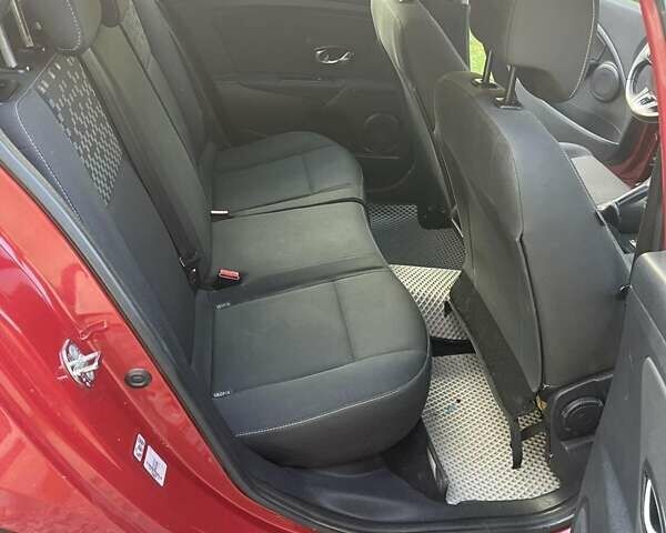 Красный Рено Меган, объемом двигателя 1.5 л и пробегом 291 тыс. км за 7100 $, фото 2 на Automoto.ua