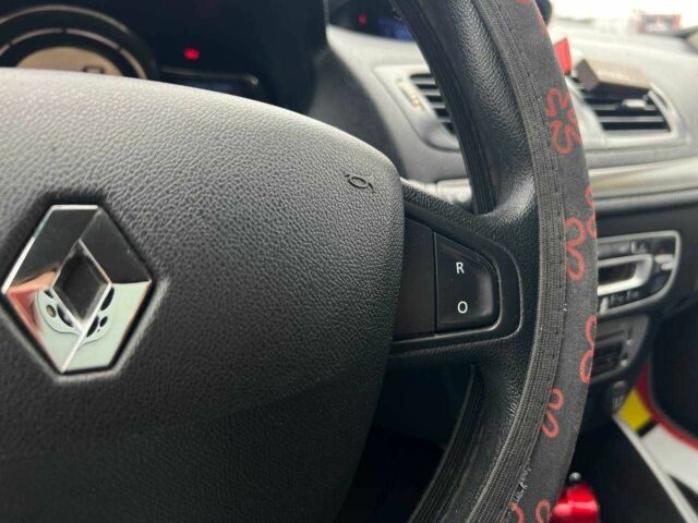 Красный Рено Меган, объемом двигателя 1.5 л и пробегом 212 тыс. км за 8200 $, фото 14 на Automoto.ua