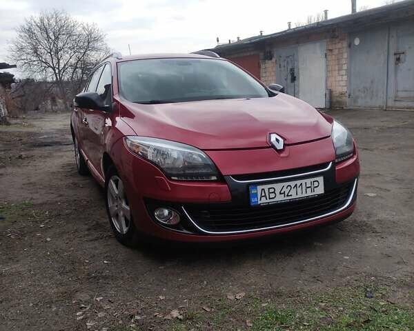 Красный Рено Меган, объемом двигателя 1.46 л и пробегом 240 тыс. км за 8100 $, фото 11 на Automoto.ua