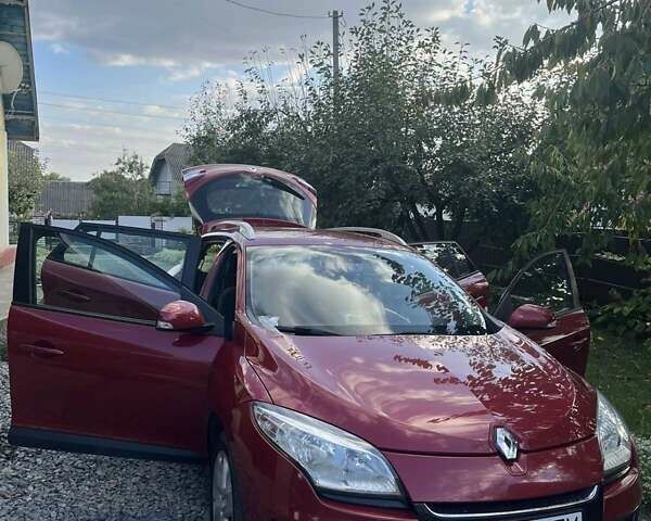 Красный Рено Меган, объемом двигателя 1.5 л и пробегом 291 тыс. км за 7100 $, фото 1 на Automoto.ua