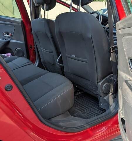 Красный Рено Меган, объемом двигателя 1.46 л и пробегом 187 тыс. км за 9500 $, фото 21 на Automoto.ua