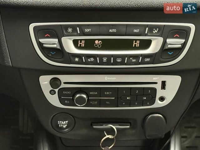 Червоний Рено Меган, об'ємом двигуна 1.5 л та пробігом 160 тис. км за 8800 $, фото 59 на Automoto.ua