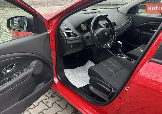 Красный Рено Меган, объемом двигателя 1.5 л и пробегом 250 тыс. км за 8400 $, фото 4 на Automoto.ua