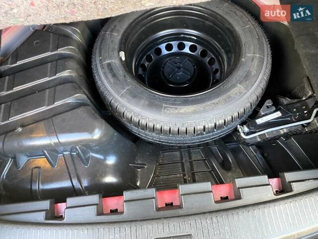 Червоний Рено Меган, об'ємом двигуна 1.5 л та пробігом 161 тис. км за 8650 $, фото 15 на Automoto.ua