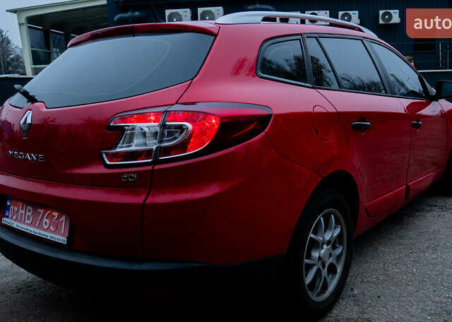 Красный Рено Меган, объемом двигателя 1.5 л и пробегом 156 тыс. км за 9300 $, фото 1 на Automoto.ua