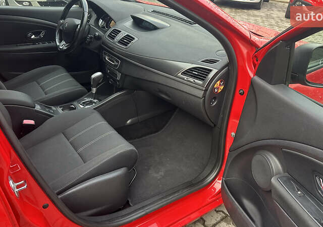 Красный Рено Меган, объемом двигателя 1.5 л и пробегом 250 тыс. км за 8400 $, фото 7 на Automoto.ua