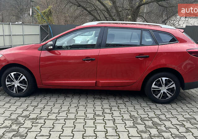 Красный Рено Меган, объемом двигателя 1.5 л и пробегом 250 тыс. км за 8400 $, фото 1 на Automoto.ua