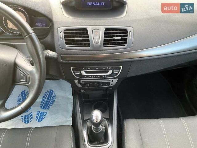 Червоний Рено Меган, об'ємом двигуна 1.5 л та пробігом 161 тис. км за 8650 $, фото 23 на Automoto.ua