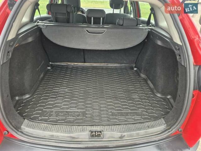 Красный Рено Меган, объемом двигателя 1.5 л и пробегом 493 тыс. км за 8000 $, фото 5 на Automoto.ua