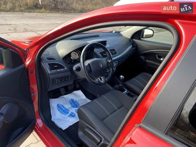 Червоний Рено Меган, об'ємом двигуна 1.5 л та пробігом 161 тис. км за 8650 $, фото 10 на Automoto.ua