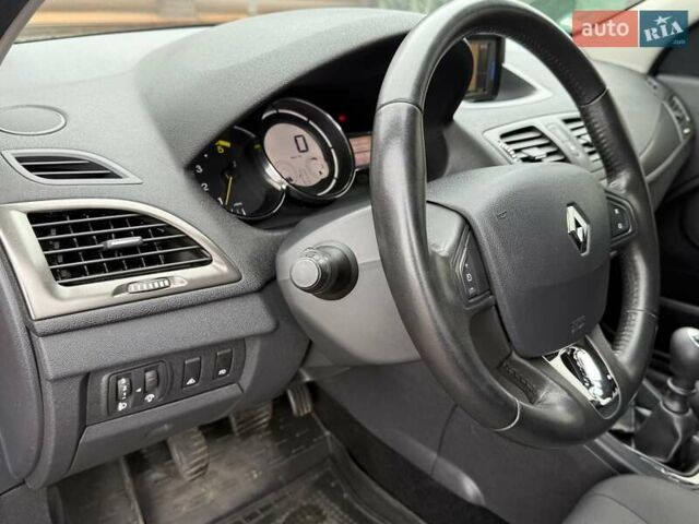 Червоний Рено Меган, об'ємом двигуна 1.5 л та пробігом 160 тис. км за 8800 $, фото 44 на Automoto.ua