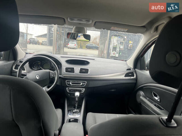 Красный Рено Меган, объемом двигателя 1.5 л и пробегом 224 тыс. км за 8100 $, фото 7 на Automoto.ua