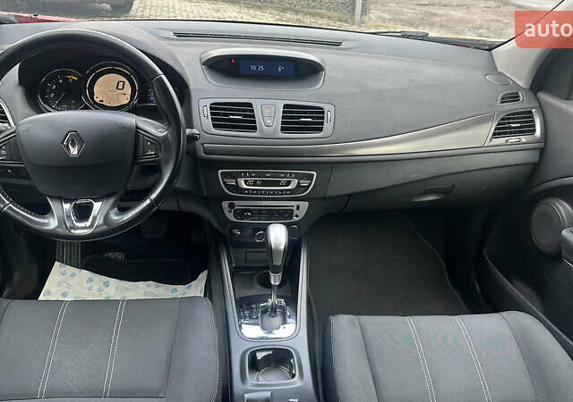 Красный Рено Меган, объемом двигателя 1.5 л и пробегом 250 тыс. км за 8400 $, фото 10 на Automoto.ua