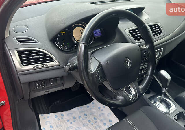 Красный Рено Меган, объемом двигателя 1.5 л и пробегом 250 тыс. км за 8400 $, фото 5 на Automoto.ua