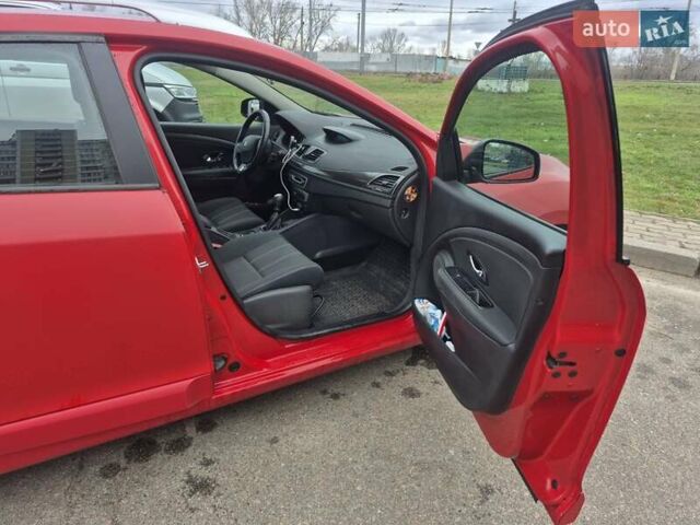 Красный Рено Меган, объемом двигателя 1.5 л и пробегом 493 тыс. км за 8000 $, фото 2 на Automoto.ua